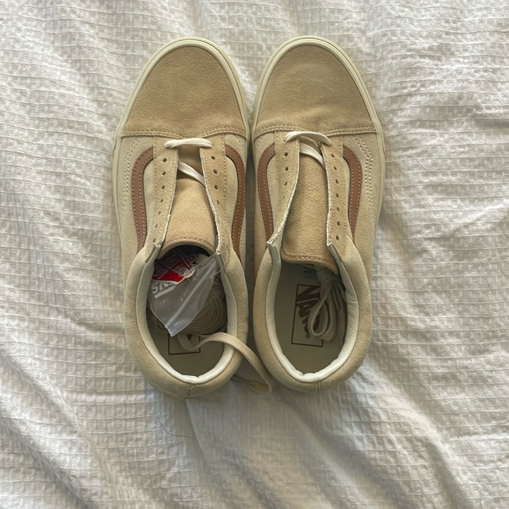 NWT Tan Colorblocked Vans (W 10.5/M 9)